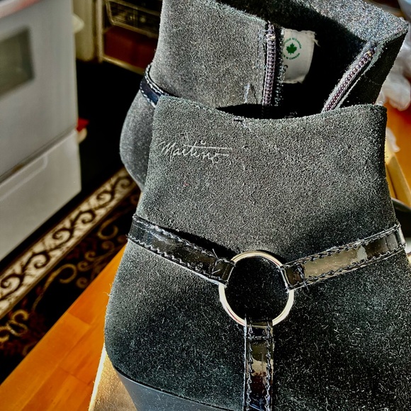 Ladies cute Ankle boots by Martino Canada Size 6 like new in original box - Picture 6 of 8